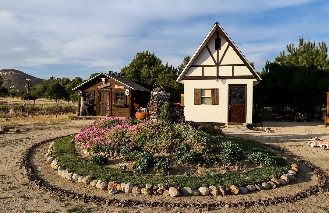 Fernabella's Lodge-1